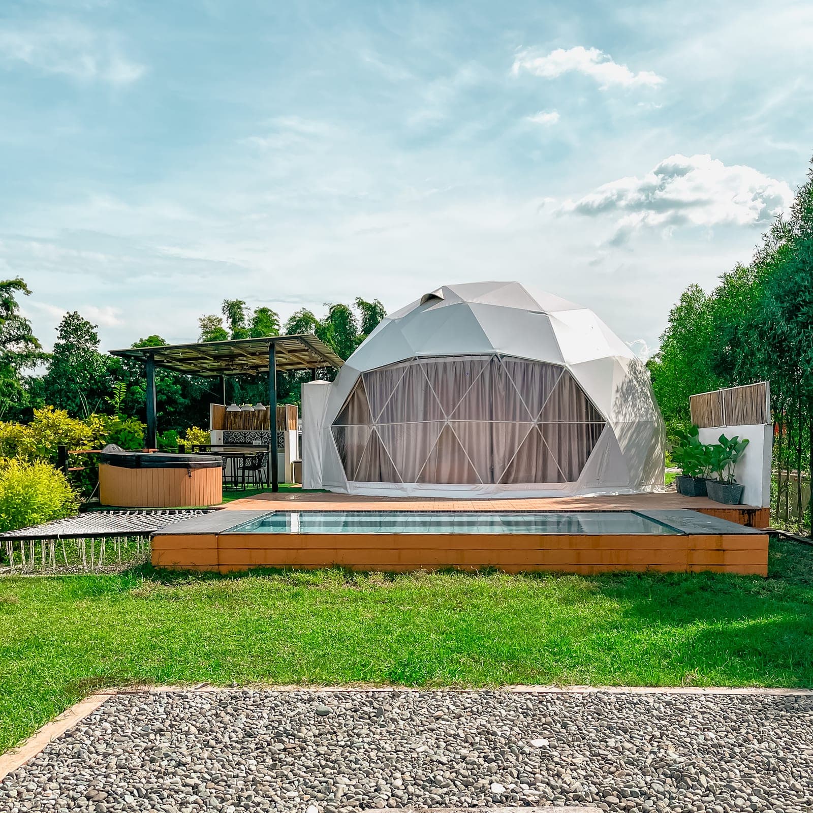 Dome 1 from outside, with its private pool in front